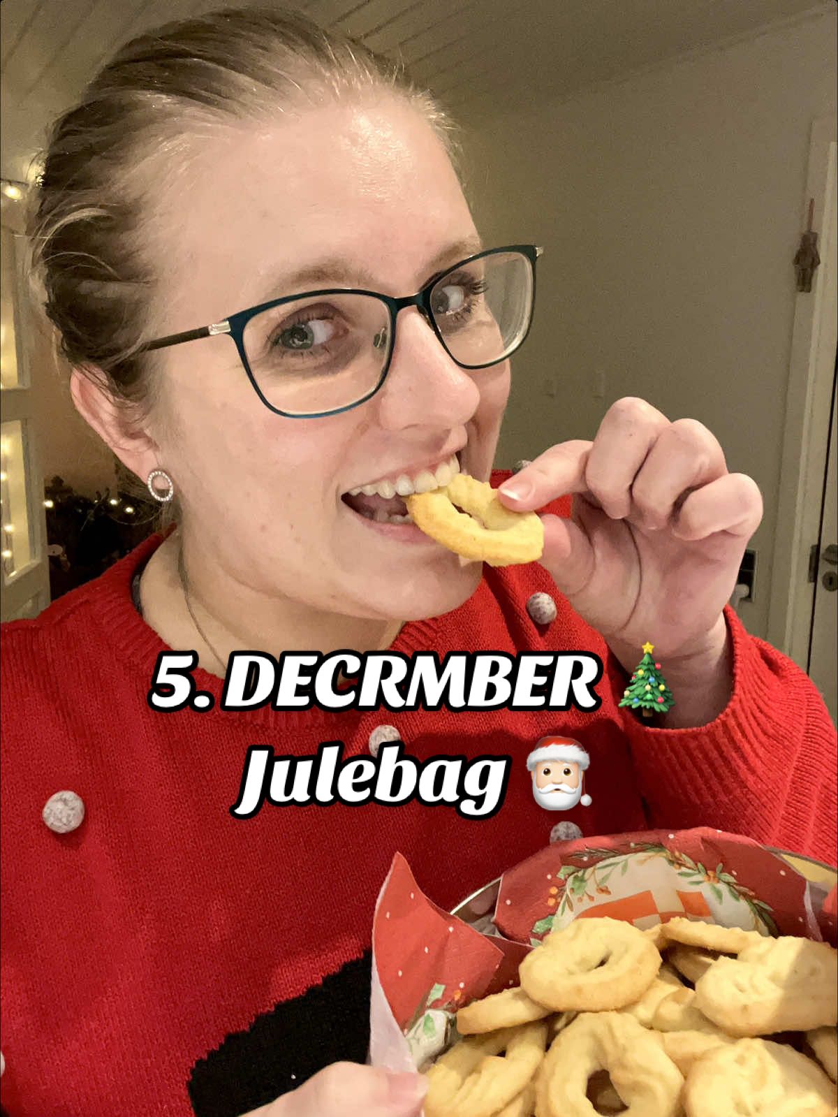 JULEKALENDER 2024 | En Julemor Fra Nordjylland 🧑🏻‍🎄 5. December 🎅🏻 BAG VERDENS BEDSTE VANILJEKRANSE MED MIG 🎅🏻🎄 Det skal du bruge:  500g Mel  250g Sukker  4 Vaniljestænger  400g Smør  2 Æggeblommer  God fornøjelse og velbekomme 🥰🎄🎅🏻 #vaniljekranse #julesmåkager #julebag #julekalender #julekalender2024 #julehygge #december #jul #christmas #christmasbaking #juleinspiration #christmasinspo #bagmedmig #bagning #madlavning #bagehygge #baking #christmascookies #dansktiktok 