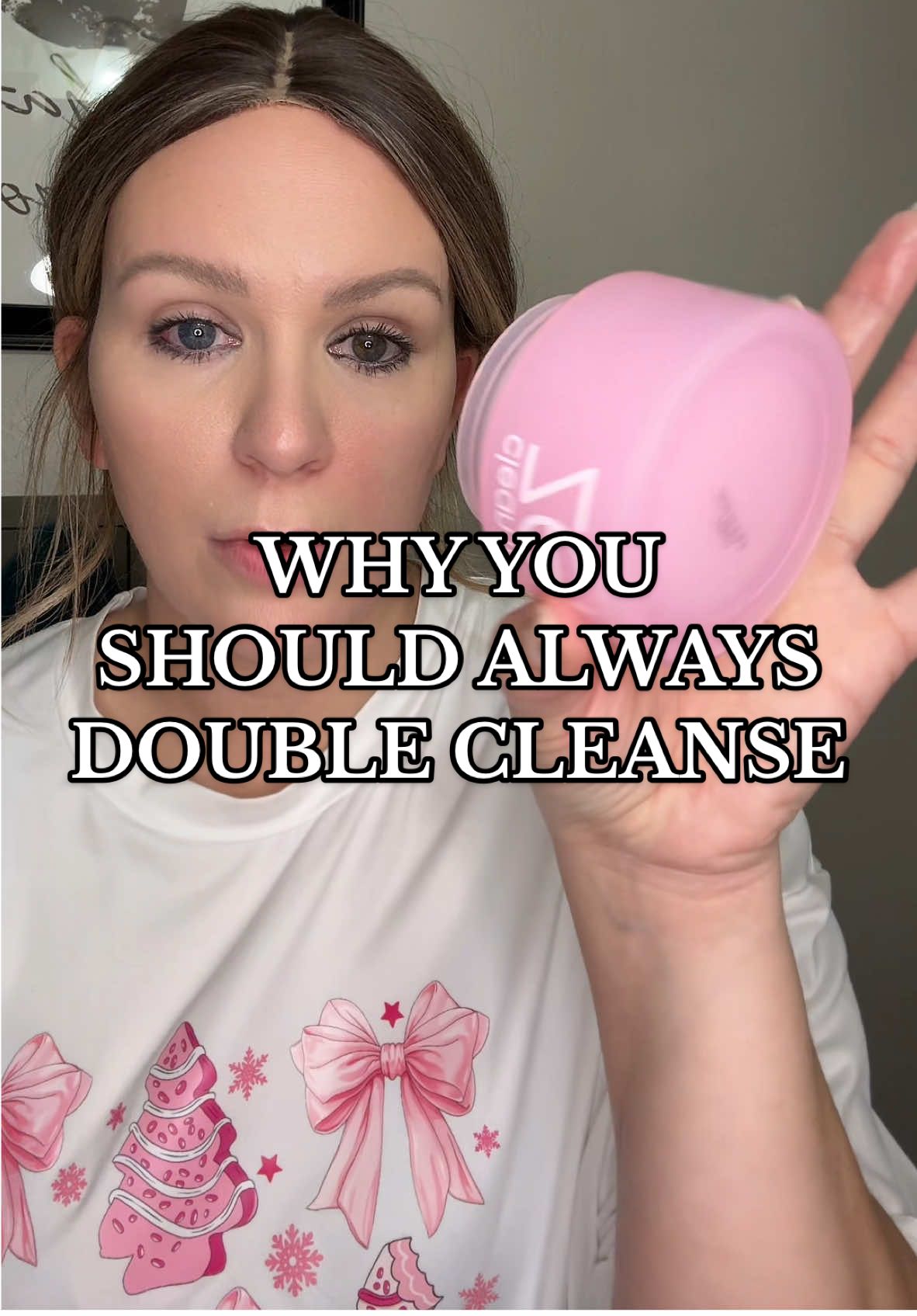 Skincare advice from a former esthetician. DOUBLE CLEANSE!! #skincare #doublecleansing #doublecleanse #facialcleanser #cloggedpores #acne 