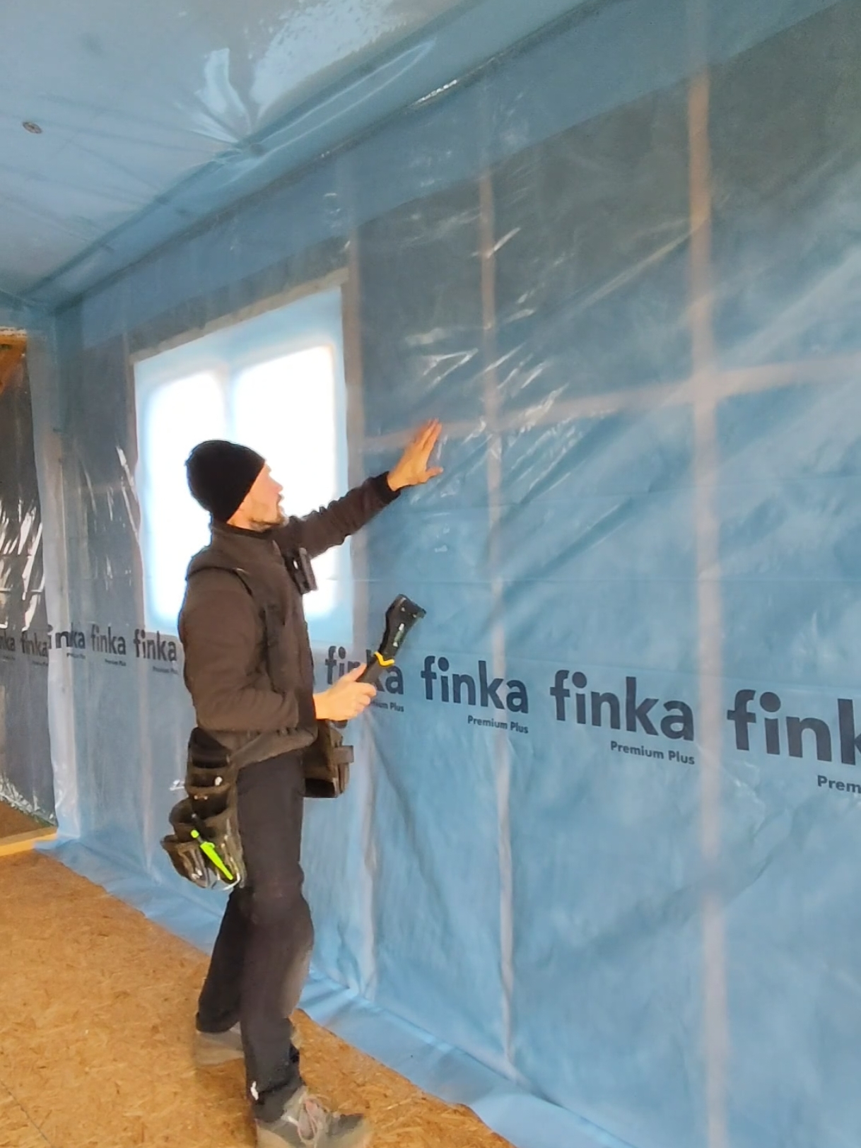 Дом 119м². Пароизоляция. #suroviplotnik #carpenter #DIY #стройка #vaporbarrier #пароизоляция #суровыйплотник @wood_and_wolf 