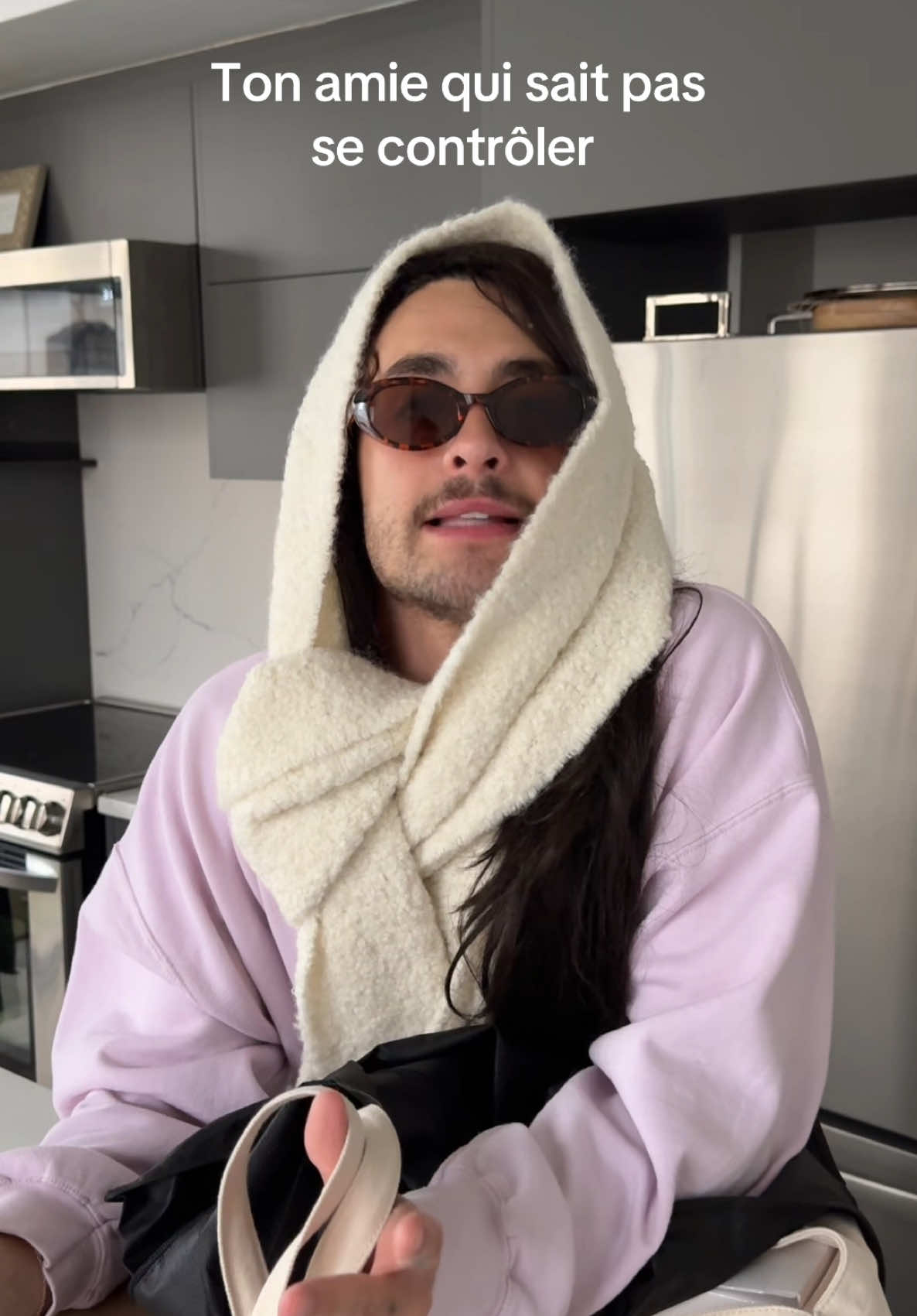 20$ dans son compte, mais un latté glacé à la main girlmath