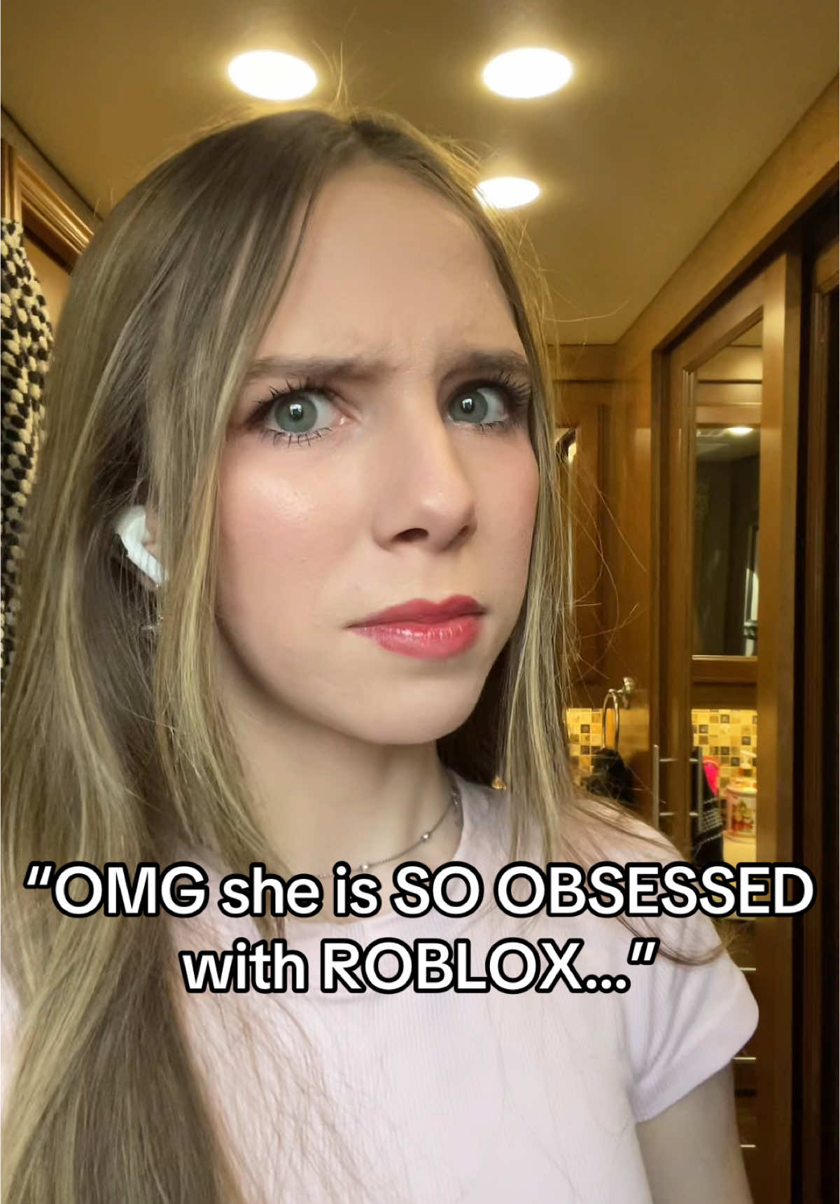 Tag a friend who is OBSESSED with ROBLOX… 😵‍💫💫 || #roblox #obsessed #funny #joke #missbeehaven #littlemissbeehaven 