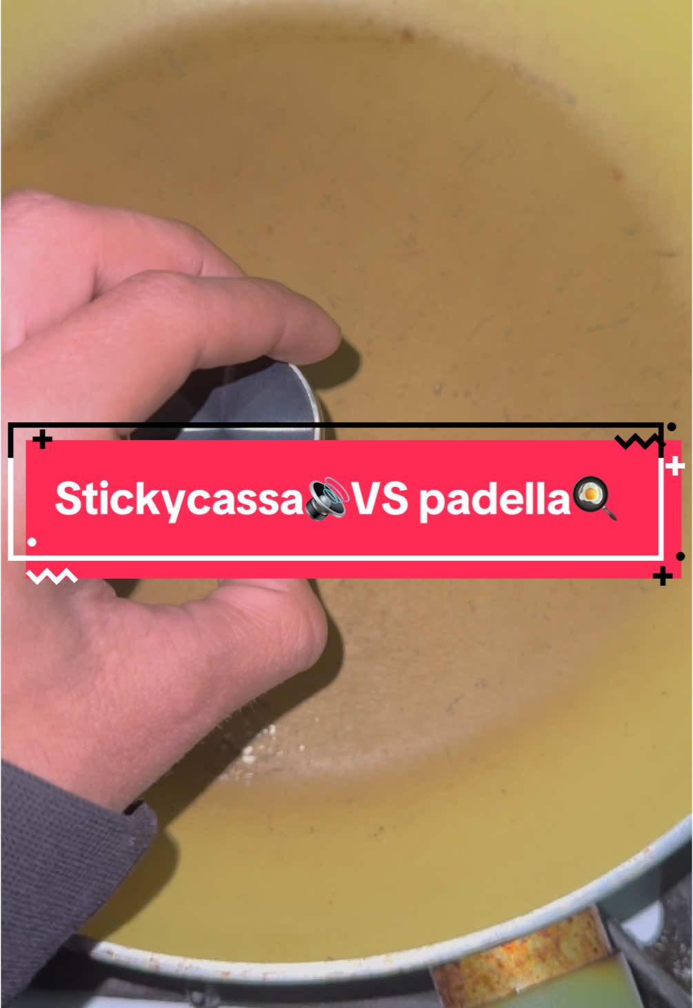 Oggi abbiamo provato la sticky cassa su una padella! Scrivi nei commenti un oggetto su cui provare la stickycassa!! Compra adesso la Stickycassa tramite il link in bio!!🔗🔗 Spedizione GRATUITA in tutta ITALIA🇮🇹🚚 #virale #musica #subwoofer #padella #innovazione 