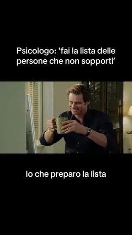 Psicologo: ‘fai la lista delle persone che non sopporti’  Io che preparo la lisfa! 😂 #psicologia  #psicologo  #comico  #ridere  #divertente  #friend  #amici 