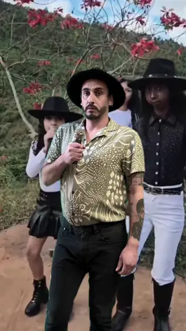 Cuando te obligan para mantener a tu familia💔🥹 #meninadabota #viralvideos #viral #humor #humorchileno #chileno #chilena #memeschilenos #baile #chile #tiktok #tiktokers #gontrujillo #comedia #chilenas #videoviral 