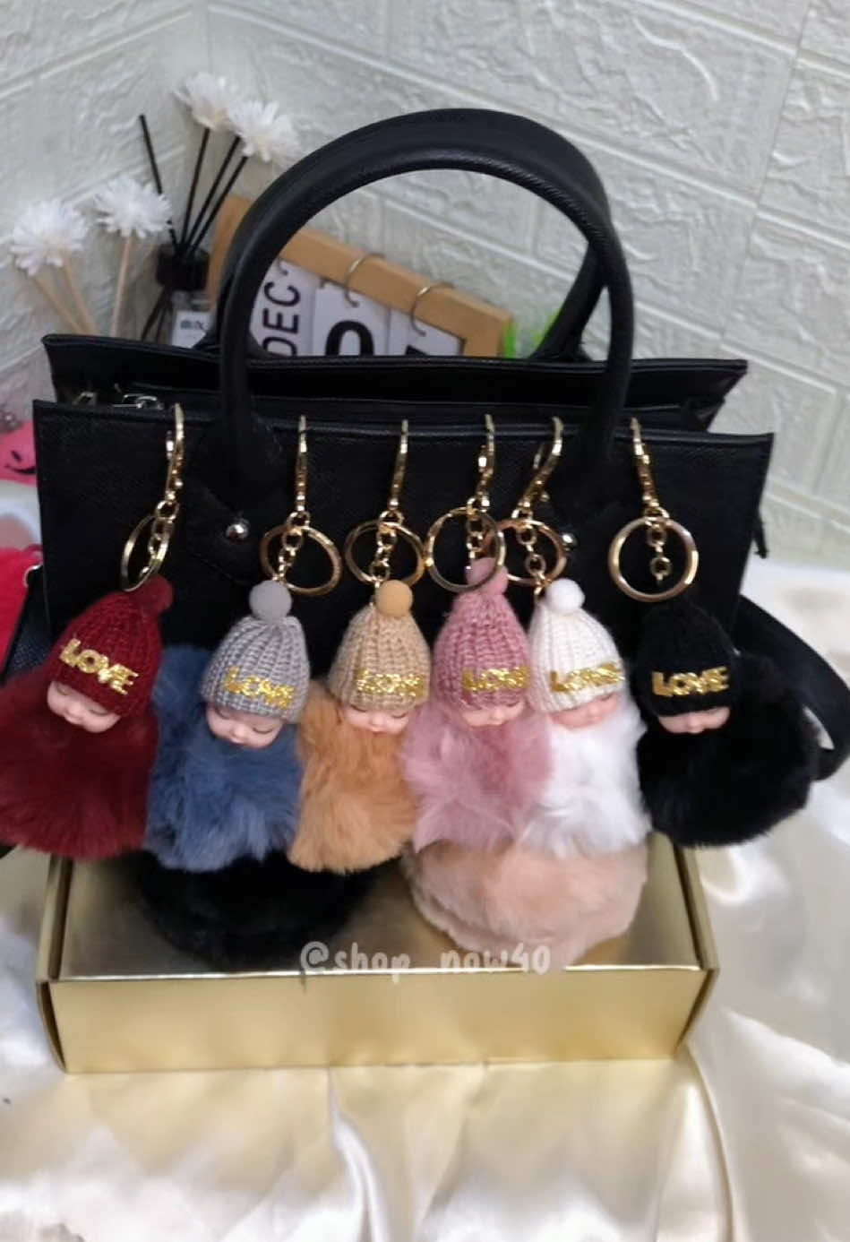 BEST SELLING GIFT IDEAS FOR BAG / KEYCHAINS #CapCut #christmas #affordable #christmasgift #affordablegift #christmasgiftideas #sale #sleepingbabypompom #fyp #keychain #bagchain #decembersale 