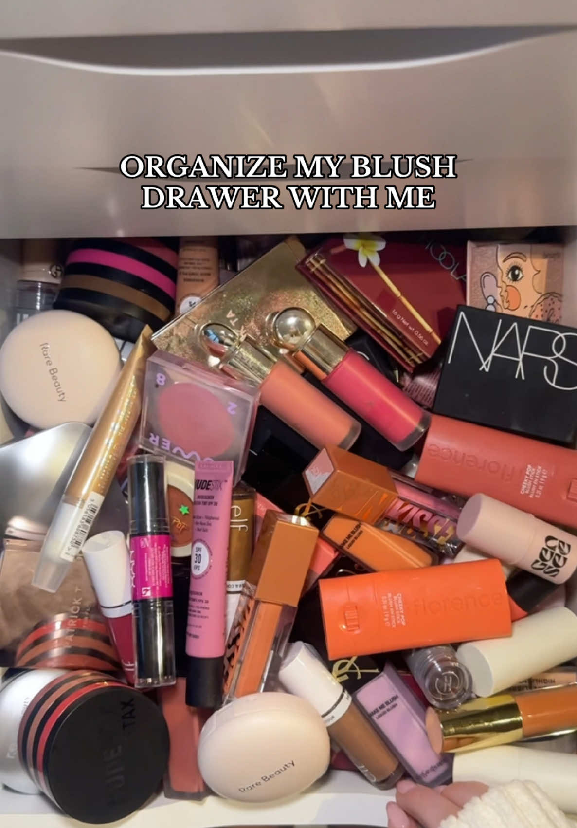 so satisfying 🤭✨🎀 #blush #organize #vanity #makeup 