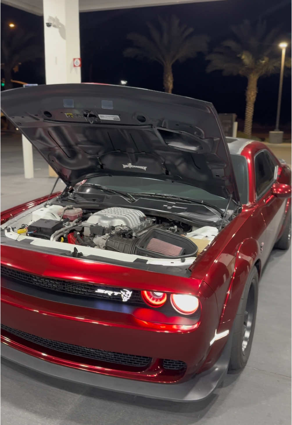 Pack a punched 🪄 🚗: @castro.srt  #srtdemon #srtdemonchallenger #srtdemon170 #supercharged #hellcat #hellcatjailbreak #hellcatredeye #cartok #viralvideo 