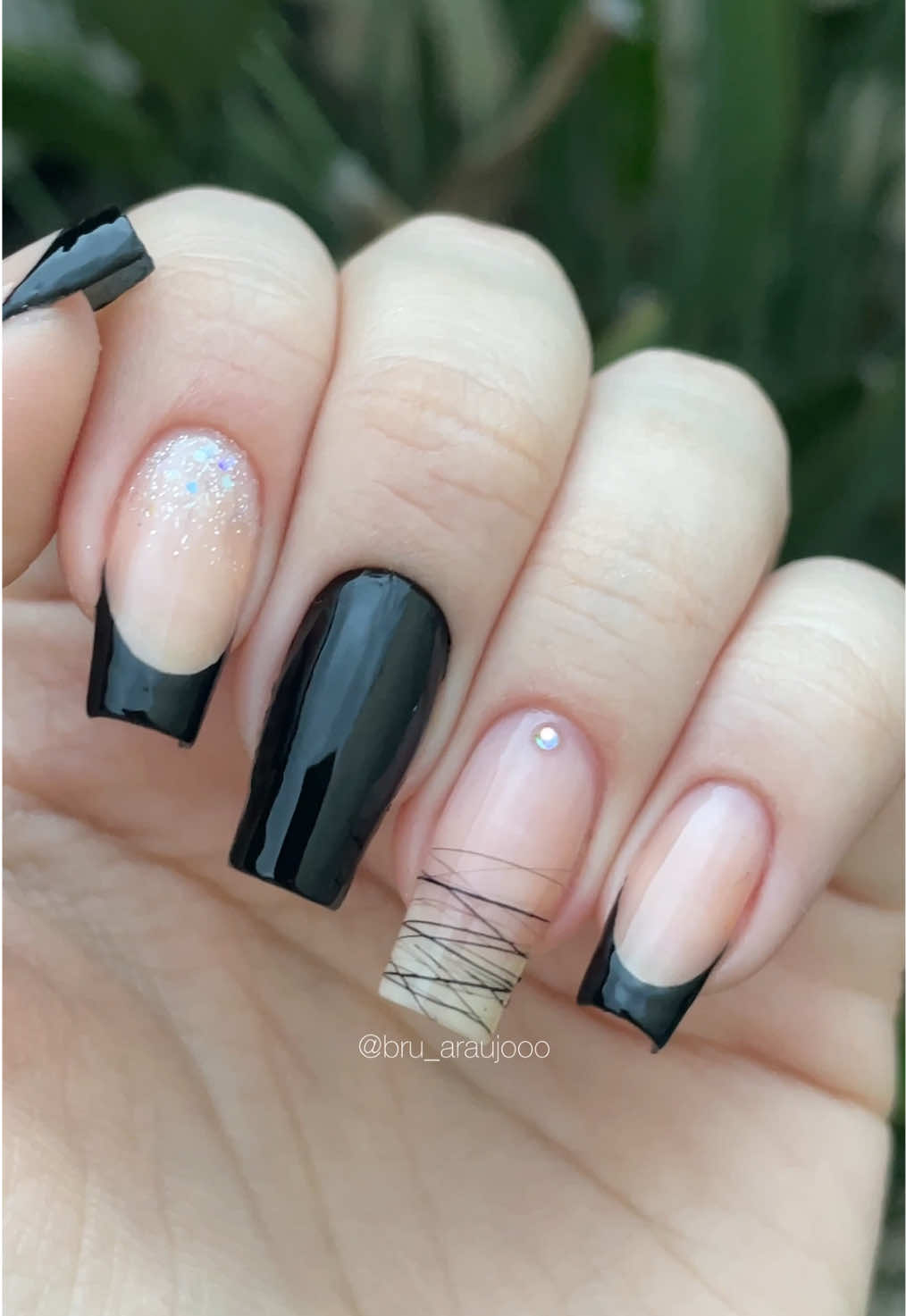 esmaltação preta 🖤 #unhas #unhasdecoradas #unhasnaturais #unhasgrandes #unhaspretas #blacknails #insponails #nailart #black #nails 