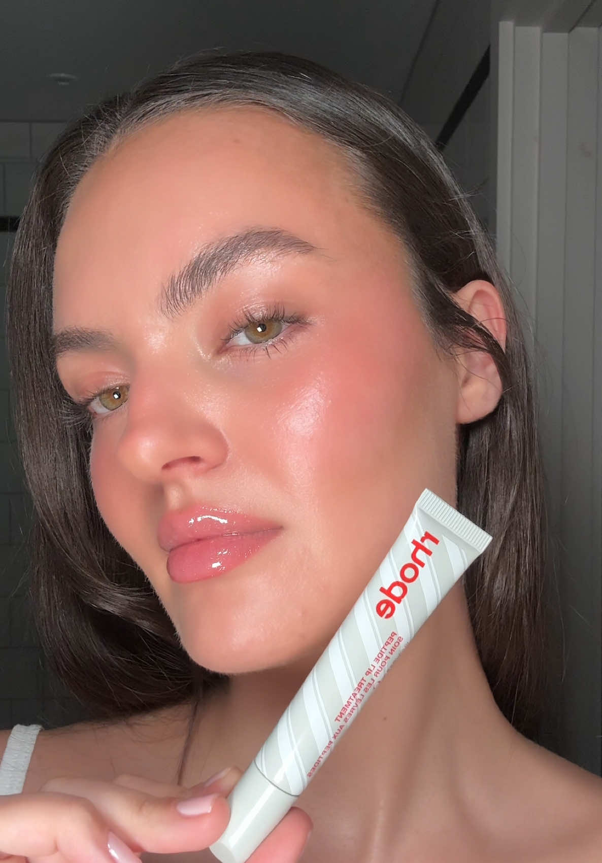 wow @rhode skin x @Matilda Djerf peppermint glaze + peppermint parcel 💌 @Hailey Bieber #rhode #rhodeskin #peppermintglaze #rhodeliptreatment #matildadjerf #rhodepeptideliptreatment 