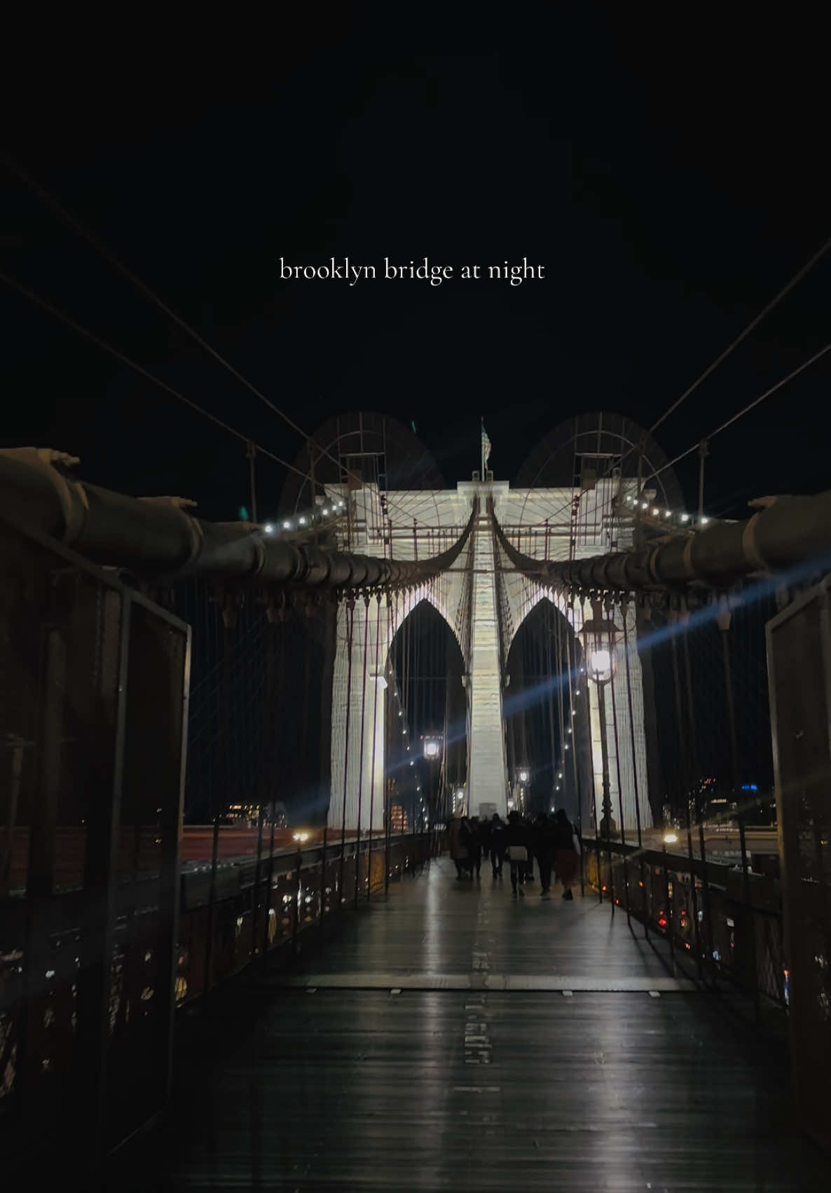 brooklyn bridge 🌃🖤 . . . . #nyc #newyork #brooklynbridge #cityview #manhattan #nyctravel #nycnightlife 