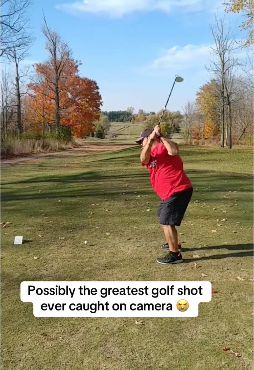 HOW did he manage to catch it 🤯 #golf #fyp #funny #trickshot #viral 