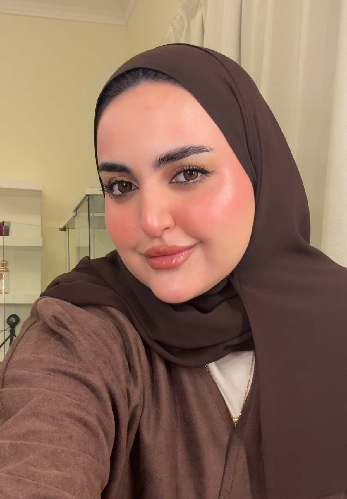 #fypシ #makeup #grwm #qatar  @Zen💄  عدسة اليوم من Velvet brown🤎🤎