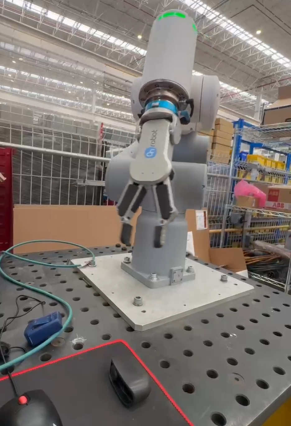 Una herramienta muy divertida de configurar, de OnRobot, para cobots de todas las marcas 😙 #ethernet #onrobot #4you #teamwork 