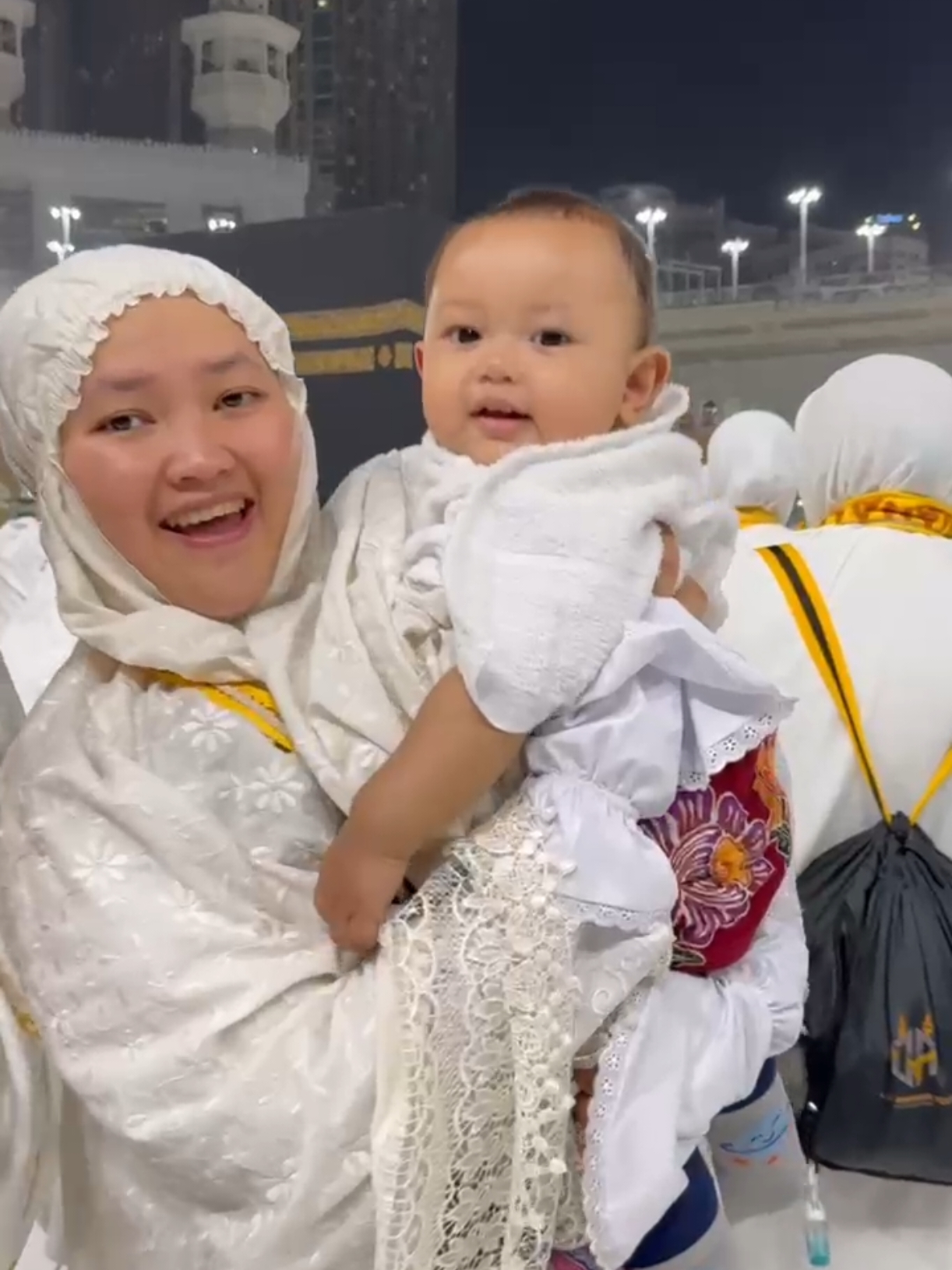 BBismillahirrahmanirrahim langkah perjalanan menuju tanah suci berjalan dengan pancar,nyaman,bahgia dan penuh makna . #umrah #umrahmemories #umrahmurah #trevelumrahsingaparna #umrahtasikmalaya #umrahtasikmalaya #distyamanahtour #umrahbersamadistyamanahtour 