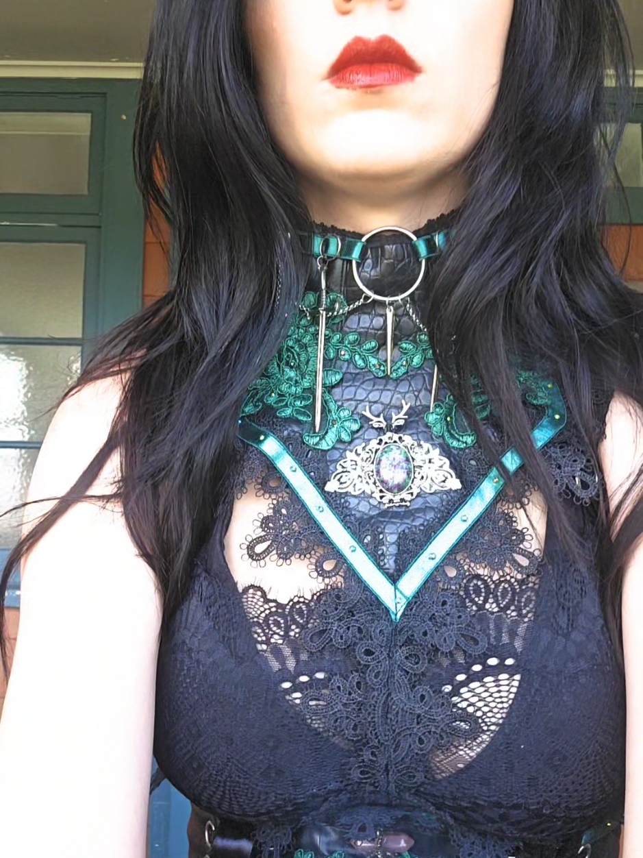 👀 #outfit #styling ##styleblogger #fashiondesign #handmade #madeinnewzealand #choker #alternativefashion 