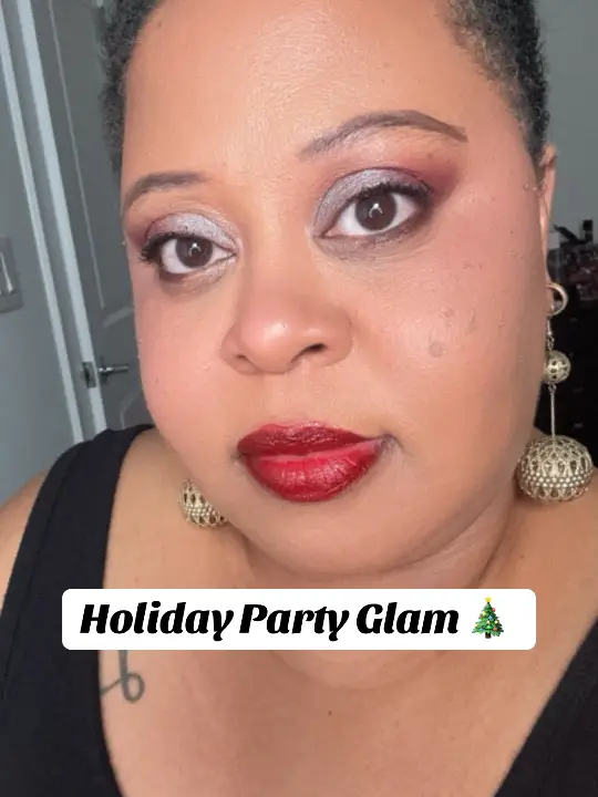 Festive makeup with a poppin red lip? Yes please. Would you do this holiday glam look? Eyes: @Anastasia Beverly Hills Mini Modern Renaissance palette  @makeupbymario Ethereal Eyes Moonlight eyeshadow  @Estée Lauder Doublewear Foundation- 5W1 @Bobbi Brown Luxe Lipstick- Parisian Red 💋 #makeupover40 #holidayglam #holidaymakeup 