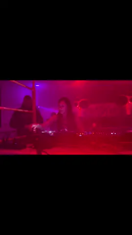 Back when i opened for Sam Binga in Minneapolis. I’m such a fan I hadba hard time buildong a set without amy of his track  #fyp #dj #girldj #bassmusic #160bpm #edm #underground #rave #plur #producer #dnb #jungle 