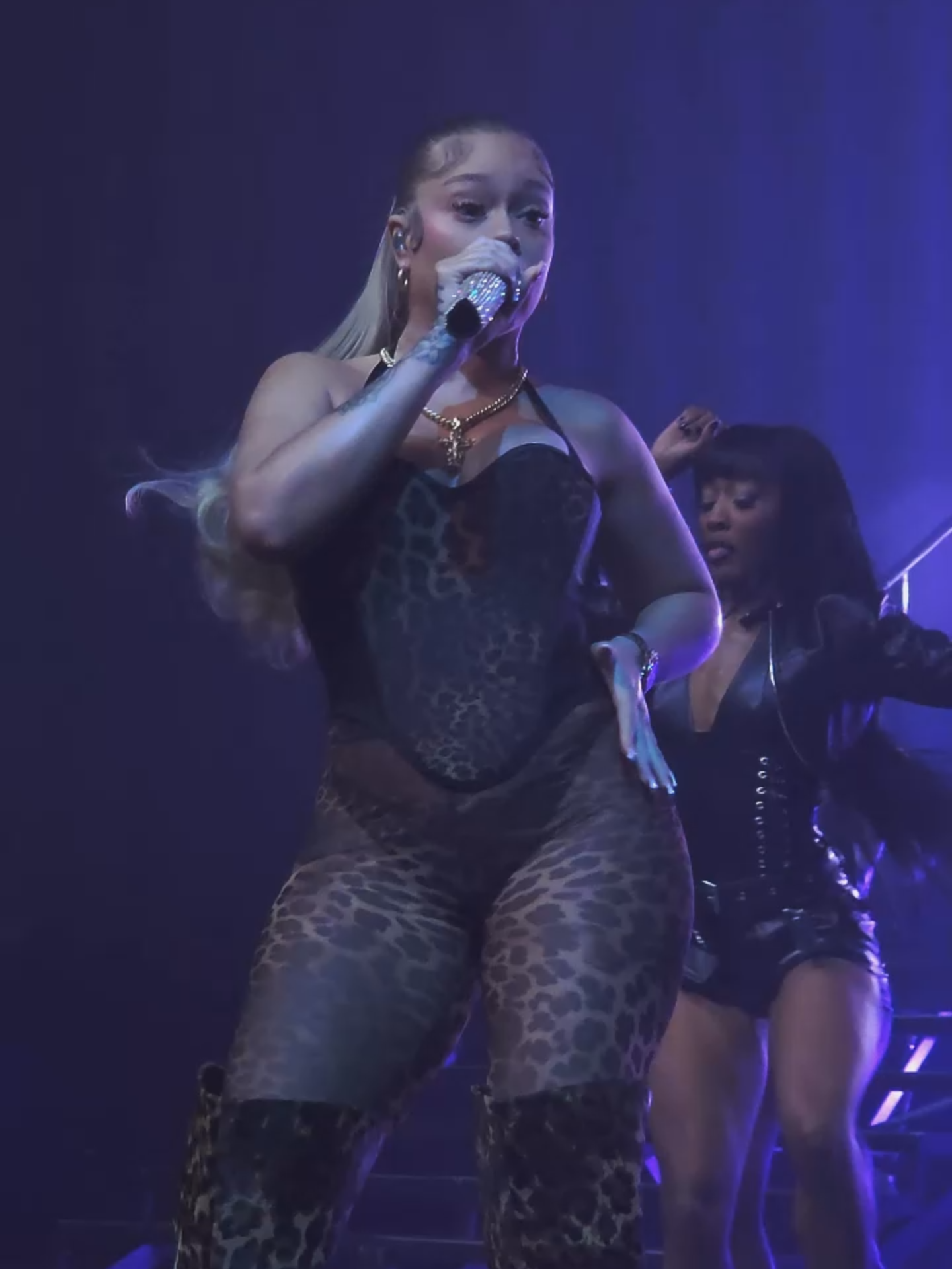 Latto Performing There She Go in LA 🔥🔥 #sugarhoneyicedtea #latto #youtubetheater #fyp #concerts #bigmama #latto777 @latto777 #sugarhoneyicedteatour #losangeles #thereshego