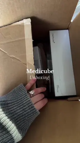 Medicube unboxing #skincare #skincareroutine #newskincare #medicube #medicubetiktokshop #peptideserum #collagenmasks #koreanskincare #koreanskincareproducts #girlythings 