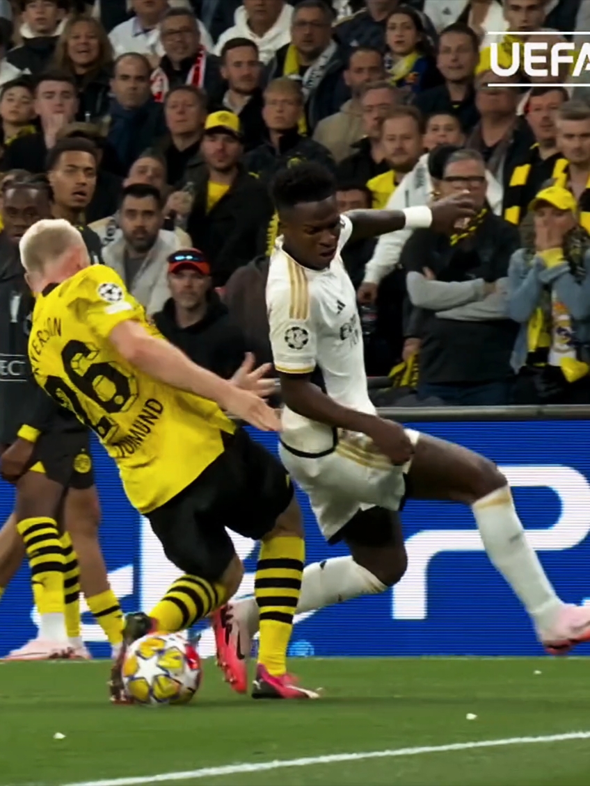 Dortmund player reaction ! #viniciusjunior #vinicius #skills #fyp #dribbling #nutmeg #edits #Dortmund 