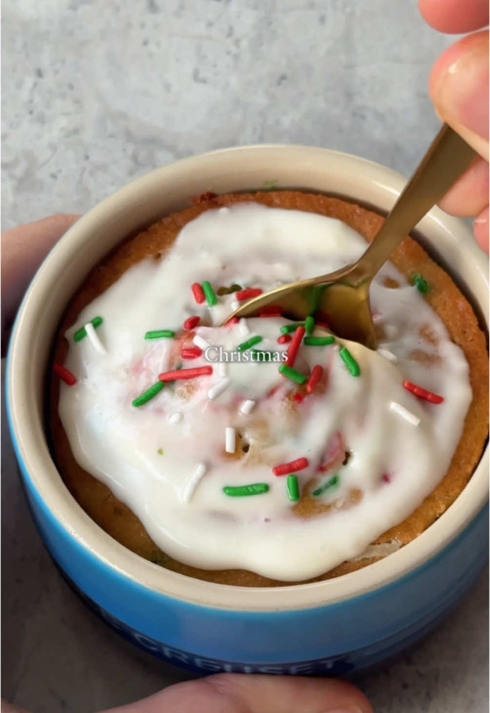 day 81/100: Mini Christmas Cakes✨ FULL RECIPE LINKED IN BIO orr go comment on my IG post to have the full recipe sent right to you! I make these every christmas, they’re easy to make & SO DELICIOUS! #christmasdessert #christmastiktok #FoodTok #desserttiktok #chocolatelover #vanilla #sprinkles #cakelover #caketok #EasyRecipe #desserts #snack #sweettreats #dessertideas 