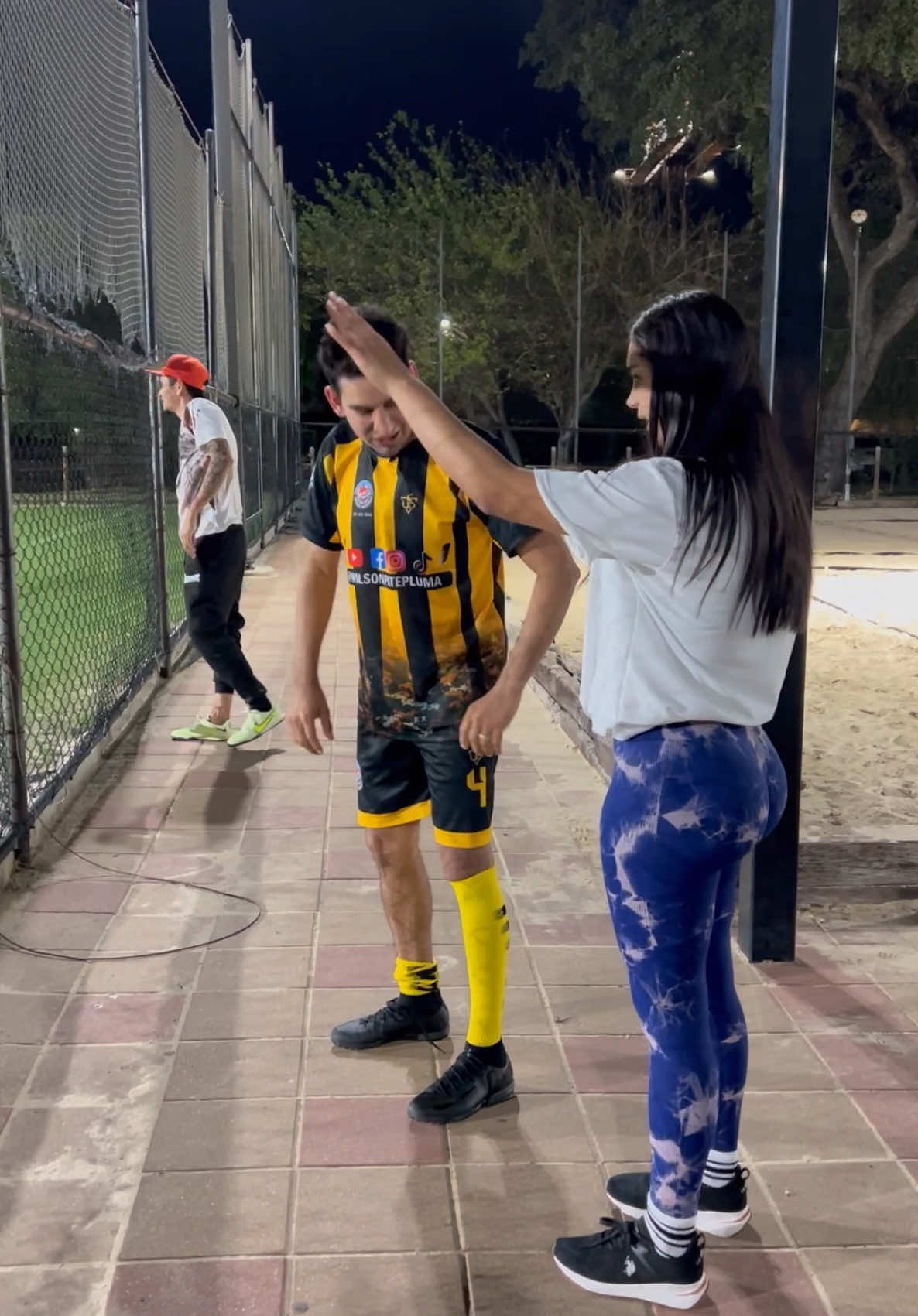 Cuando llevas tu novia al partido 🤣 @El Uniforme Mas Rapido #futbol 