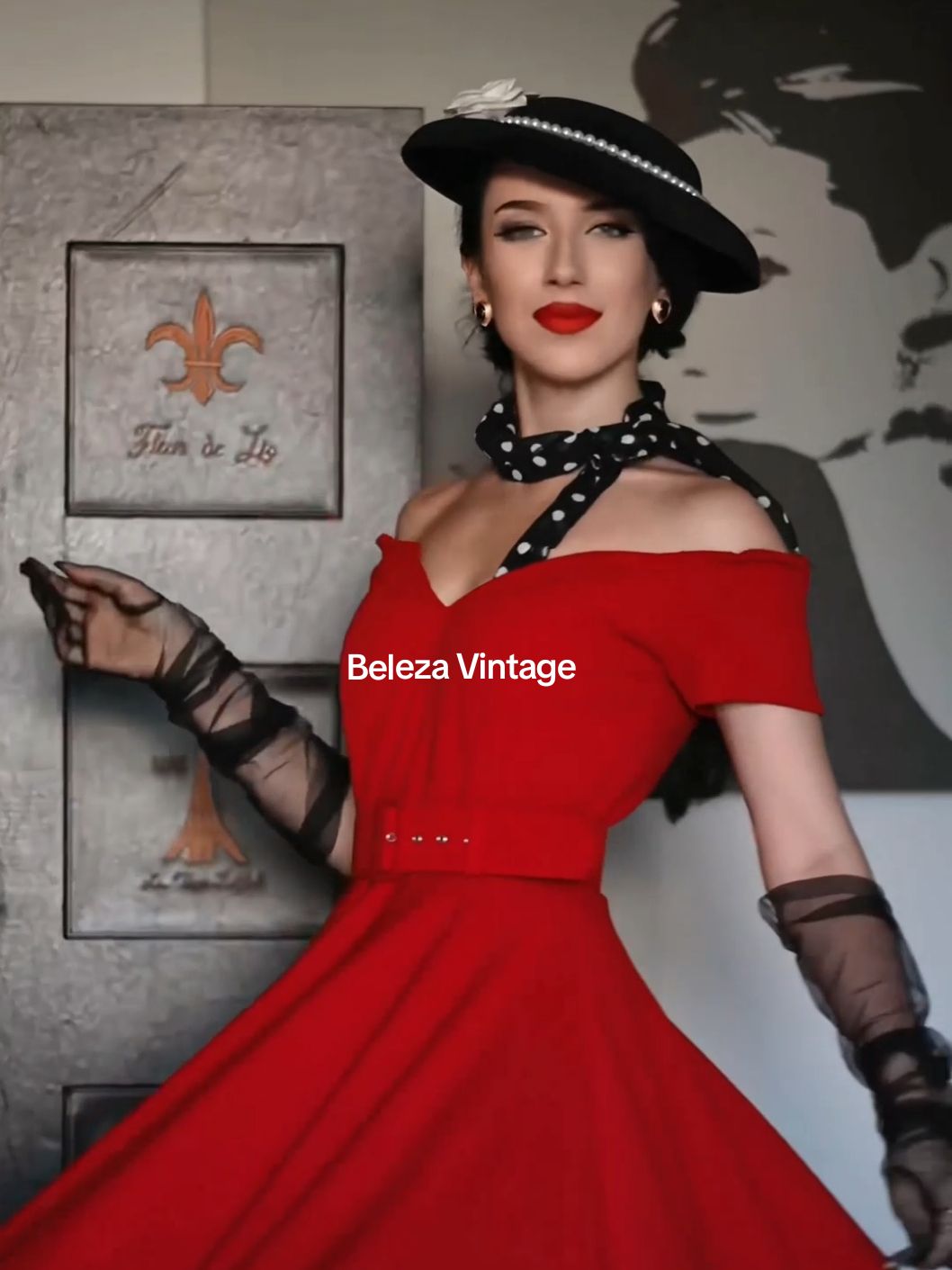 A beleza vintage, reflete um charme nostálgico com características marcantes e atemporais. #vintage #nostalgia #retro #moda #dresses #styleinspo #estilovintage 