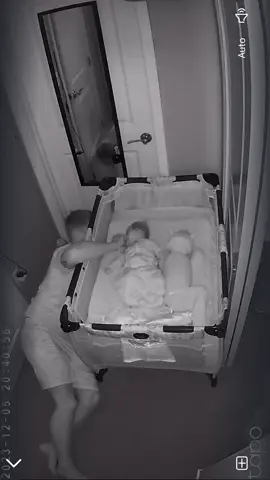 Dad skills on point 👌🏼😅 #parenthood #dadskills #parentsoftiktok #firsttimeparents #parentinghumor #dadsoftiktok #dadmoves 