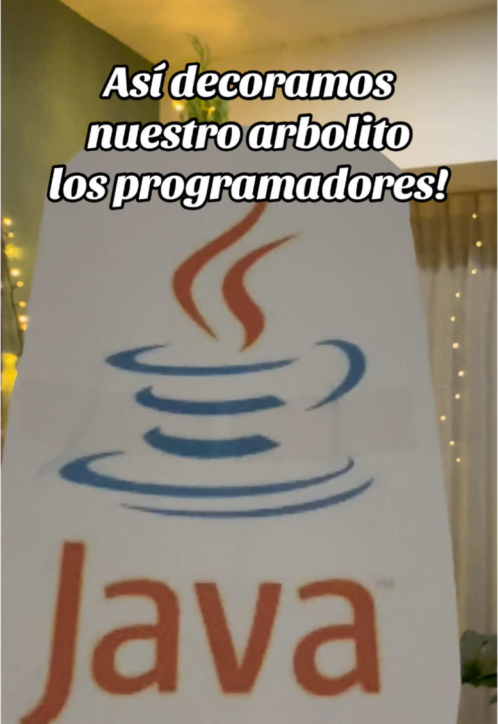 Asi decoramos nuestro arbol de navidad los programadores! Haha 🌲😍☺️ #java #programacion #navidad #navidadentiktok #javascript #softwareengineer #programming #developer #ingenieria #womeninstem #decoracionnavideña 