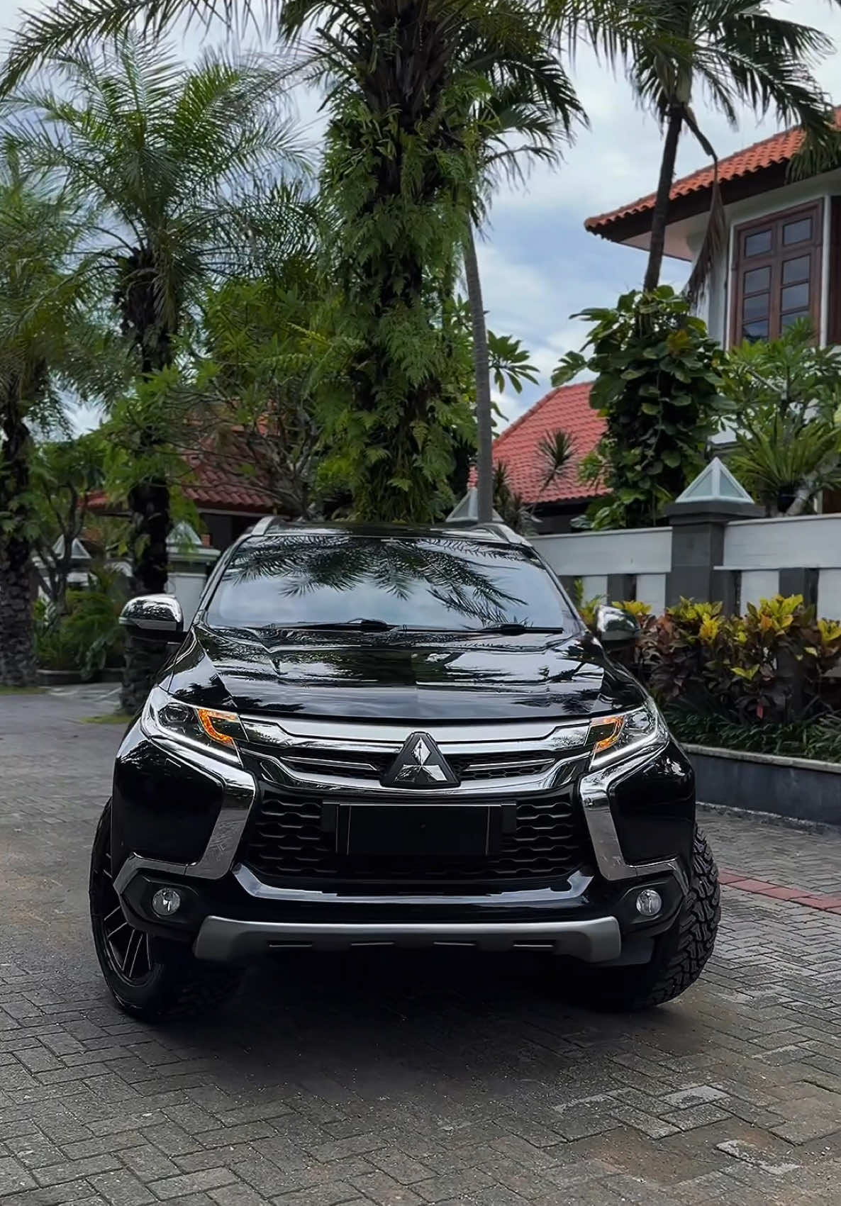 For Sale Pajero Sport Dakar 2017 Sunroof AT 2.5 Turbo 2017 Low Km Like New ! Price : (425.000.000) Nego 082146785619 (Saka)☎️ Spec: -2.500cc Turbo Diesel -Surat Lengkap Plat DK  -Pajak On 11-2025 -Trasmisi Automatic Triptonic -Rem Parkir Electric -Low Kilometer 56rb Record  -Velg XD R20 -Warna Favorite Hitam -Sunroof Normal -Varian Dakar  -Jok Driver Electric -Body Mulus -Kunci Double  -Sunroof Normal -Manual Book/Service Book Lengkap  -No Mafunction -Kaki-kaki aman -Full Original Like New -Toolkit, Ban Serep Lengkap *Jaminan Tidak Bekas Nabrak/Banjir  *Cari Mobil Bagus Pasti Deal ! Lokasi : Gatsu Timur Denpasar #mitsubishi #mitsubishipajero #jualpajero #pajerosport #pajerosportdakar #pajerobali #pajerodakar #pajerosportindonesia #jualmobil #jualmobilmurah #jualmobilbekas