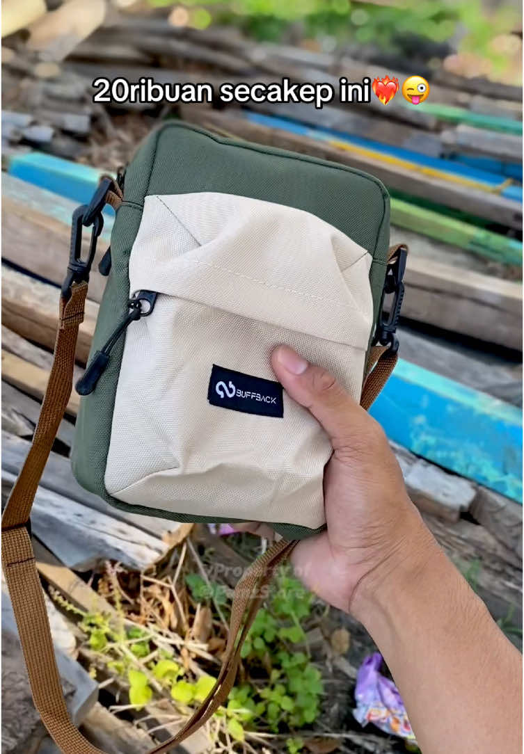 Tas selempang keren cuma 20ribuan dikeranjang kuning. #tasselempang #slingbag #promoguncang1212 #taspria 