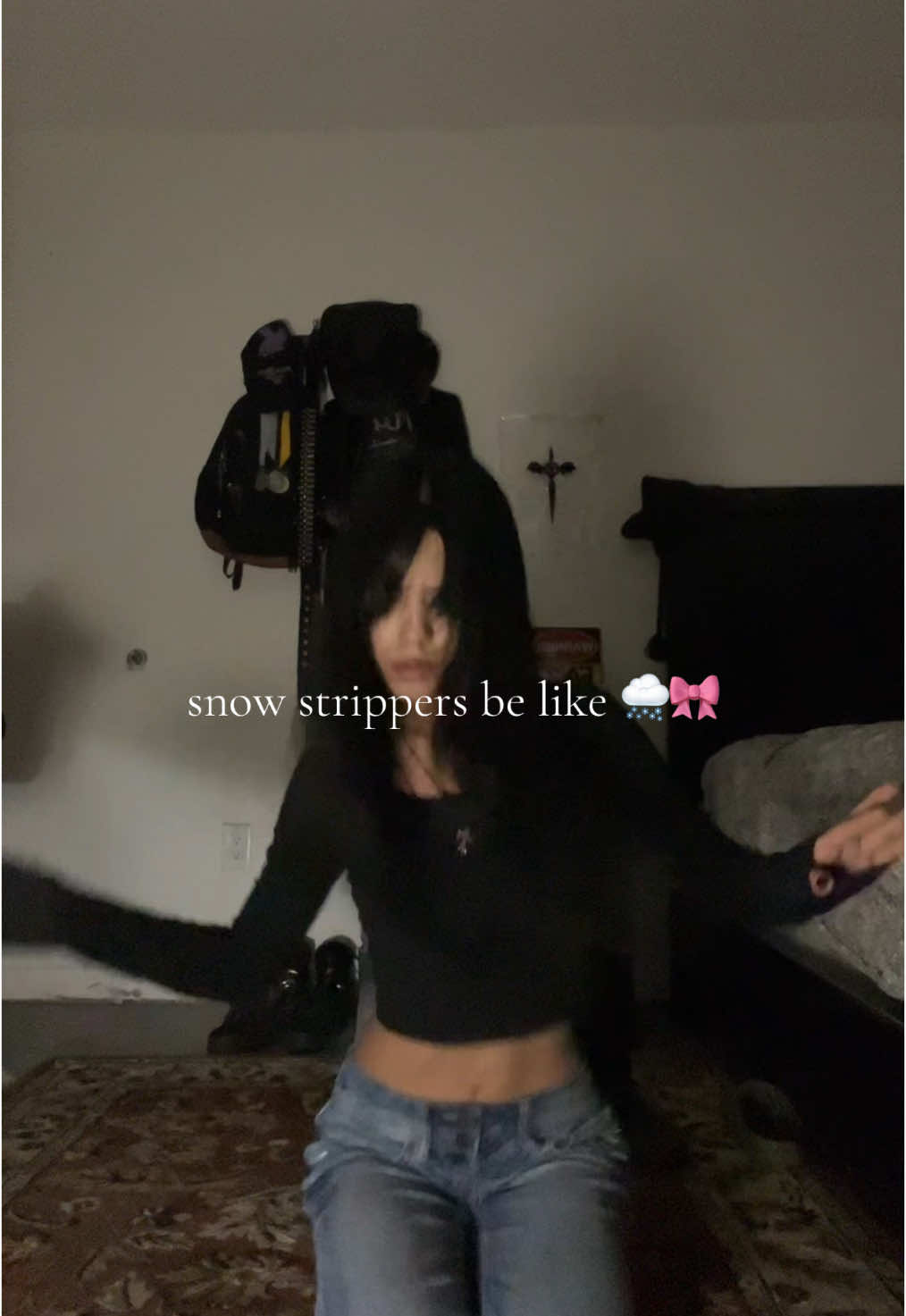 no hate on her dancing i love her 🖤🖤🖤 #snowstrippers