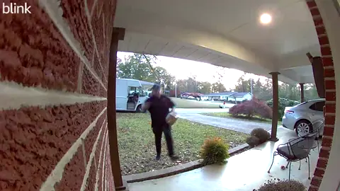 had some fun today dropping off packages 😂#fedex #fedexdriver #felldown #deliverydriver 