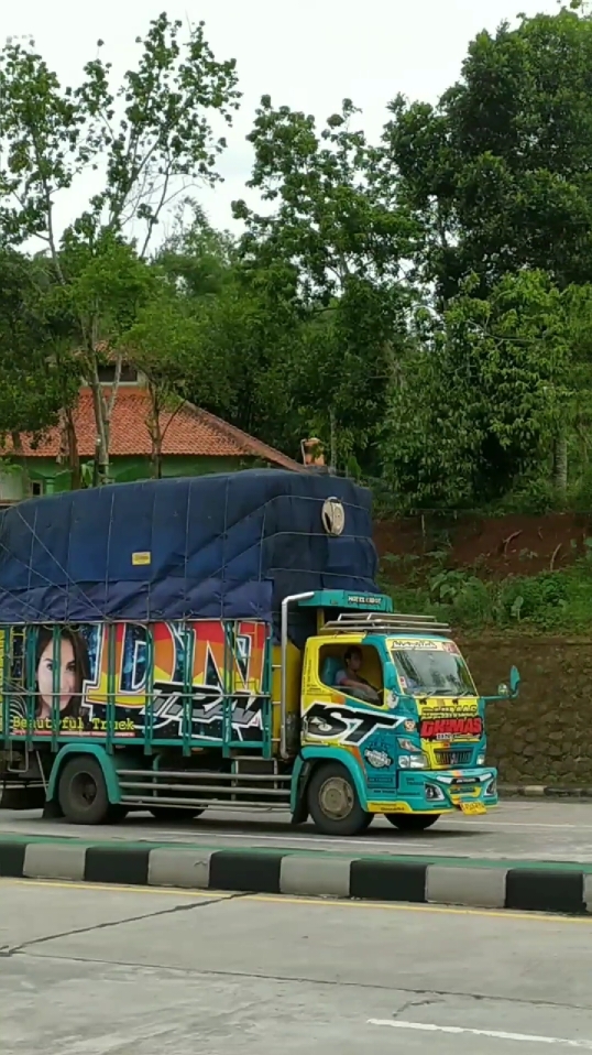 tidak perlu meniru mereka 🤘😁🔥🔥🔥 . . . . . #cctvbanyumasora #truckhits #sumpiuhhits #sadstory #sadvibes🥀 #maniakbanyumas #truckmodifikasi #sumpiuh24jam #pinggiranrace #sumpiuh #baperpulangsaja #selatanisgood #selatanasik🔥 #herextiktok #herexcapcut #watescepat #leonita 