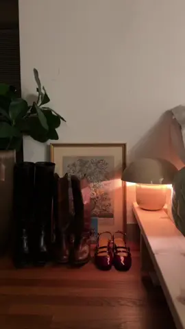 ok there’s a lot more work to do but quick #RoomTour bc i got my new bedframe and i <3 it. have to work on it A LOT more, it is a work in progress (ik the plant sat on the chair is too tall..i will fix soon) #roommakeover #roomdecor #pinterest 