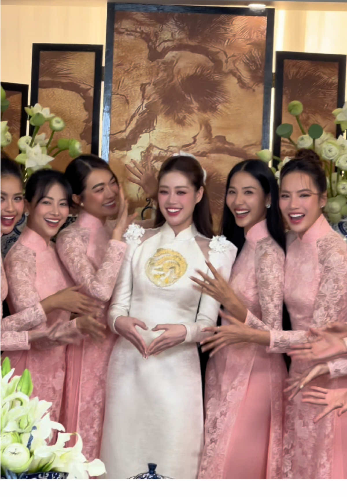 Nhà gái đã sẵn sàng 💕  #LeHoangPhuong #MGI #MGVN #MissGrandInternational #MissGrandVietnam #SenVang #SenVangEntertainment #tiktokgiaitri #KhanhVanWedding #LVwedding #wedding 