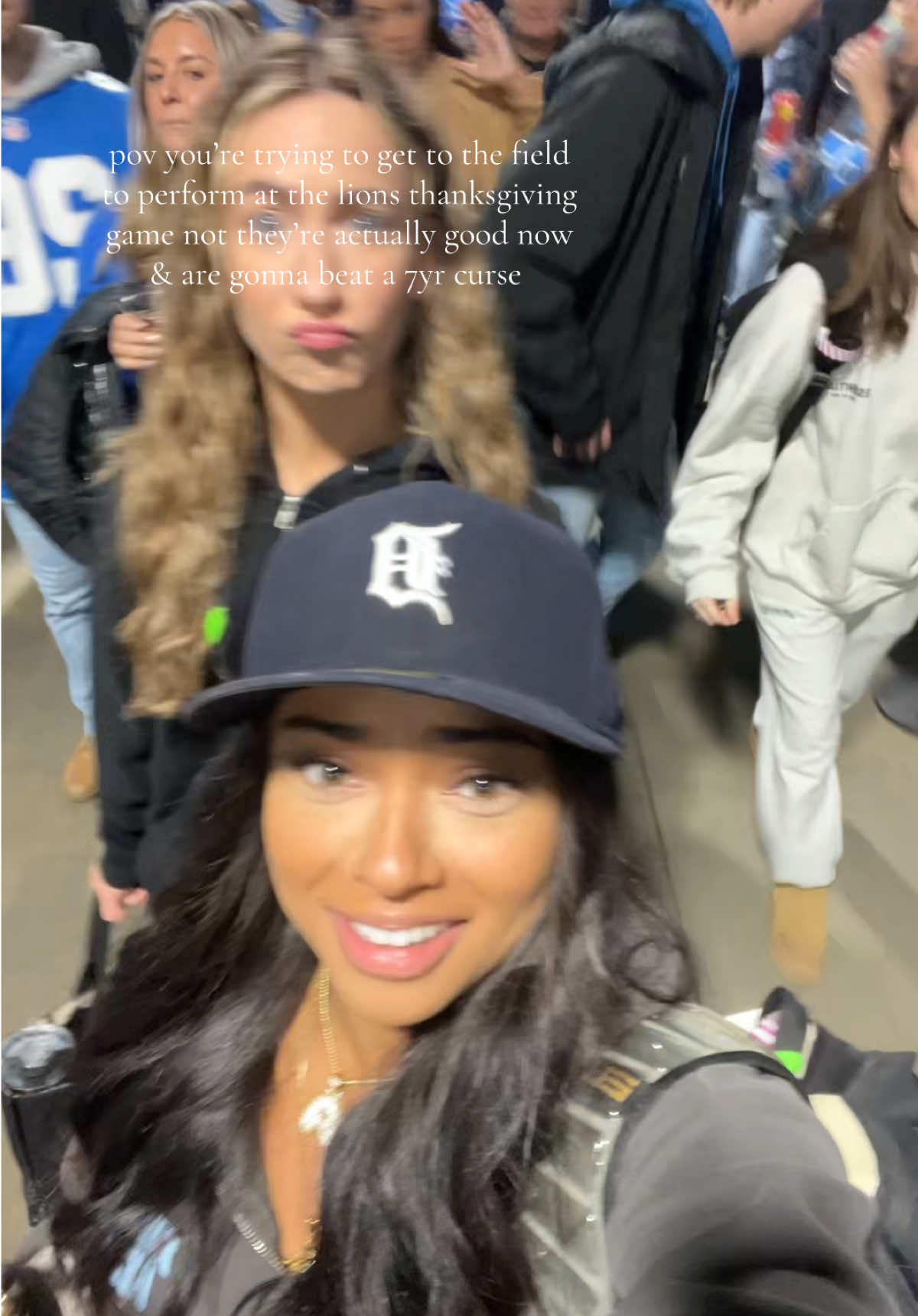 Mind you we got there “before the rush” apparently 💙🤍🦁 BIG DUB against the packers today! throw back to last week where i was blssed enough to watch & perform in the game the game where the lions finally broke the curse 🙏🏽  #blessedandbooked #angeldancer #packed #lionsfootball #detroit #football #jaredgoff #halftimeshow #shaboozy #thankful #foryou 