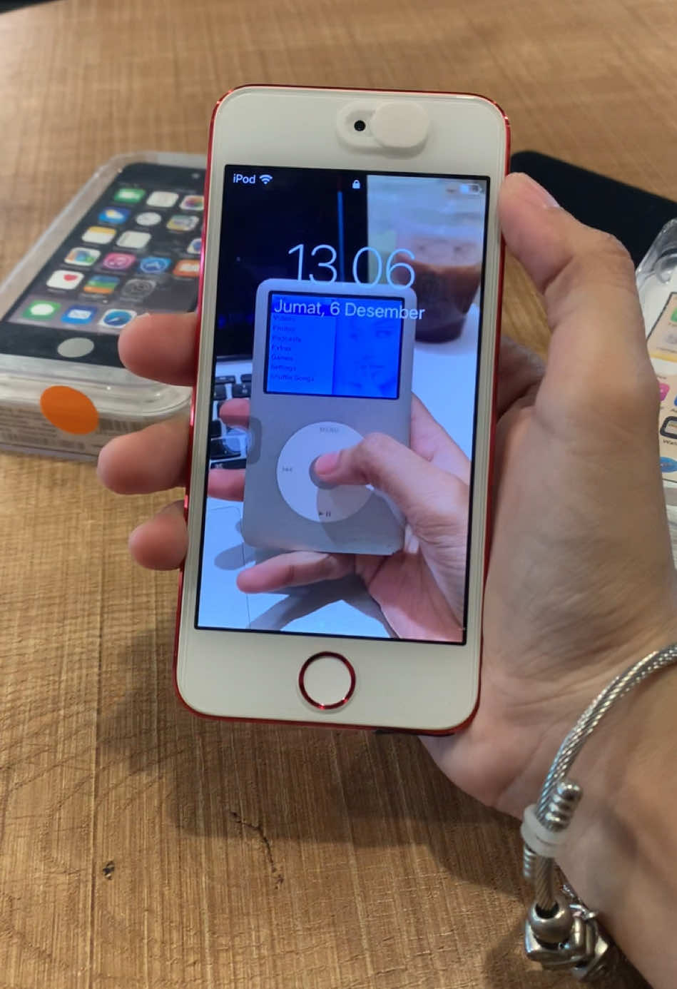 iPod Touch 7 32GB RED LINE NEW EDITION FULL SET Check our store on Tokopedia @dhianssosmed follow us for purchase #ipod #touch #ipodtouch #ipodtouchgeneration #apple #appleipod #iphone #indonesia #jualbeliipod #forumipod #nostalgia #nostalgic #2000 #2000s #2000sthrowback 