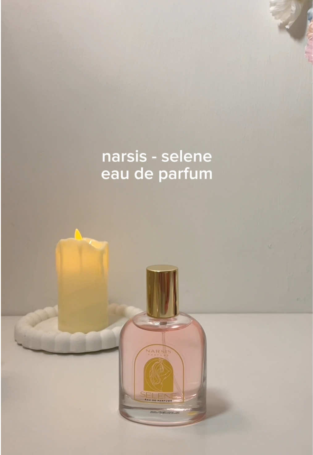 menurut gue wanginya semerbakkkk bgt kemana mana #parfumeviral #seleneparfume #narsisparfume @Narsis Official @Renée Agency 