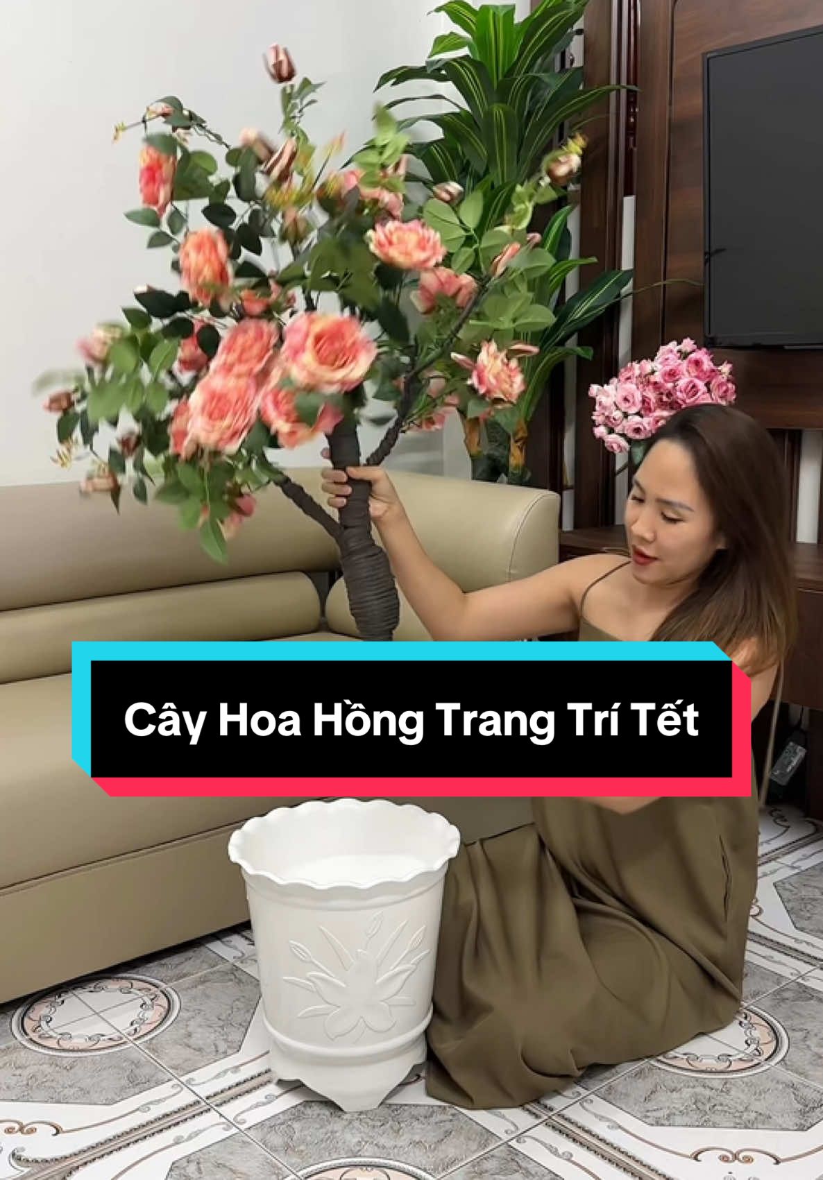 Tết mà trang trí cây Hoa hồng này thì khách nào tới nhà cũng khen nức nở chị em ạ 😍 #trangtrinha #dontet #tetatty2025 #decornhadep #muataitiktokshop 