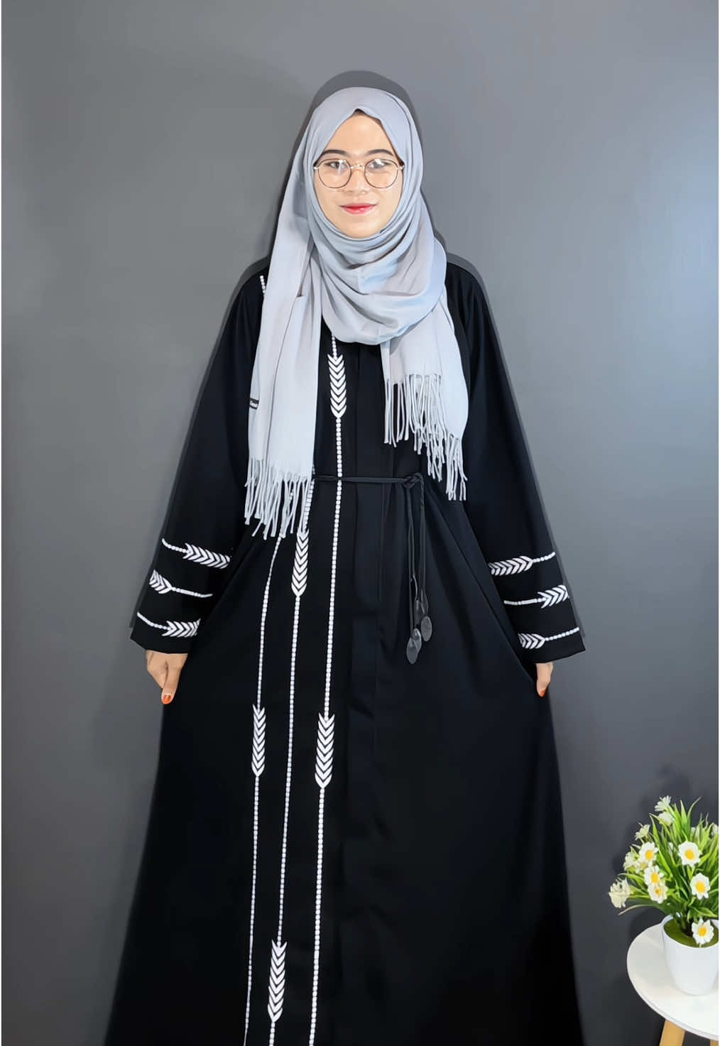 Rekomendasi abaya 2in1 outet, btw ini full kancing so bisa bgt dijadiin long outer 🥰🤩 #rekomendasiabaya #abaya #abayagirls #abayafashion #abayamewah #abayadubai #abayabordir #abayahitam #abayaouter 