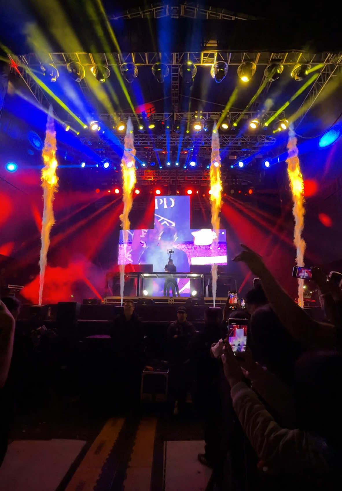 #martingarrix toca #juyayay🇪🇨ecuador en su concierto en el #arenatopmedia #martingarrixecuador 