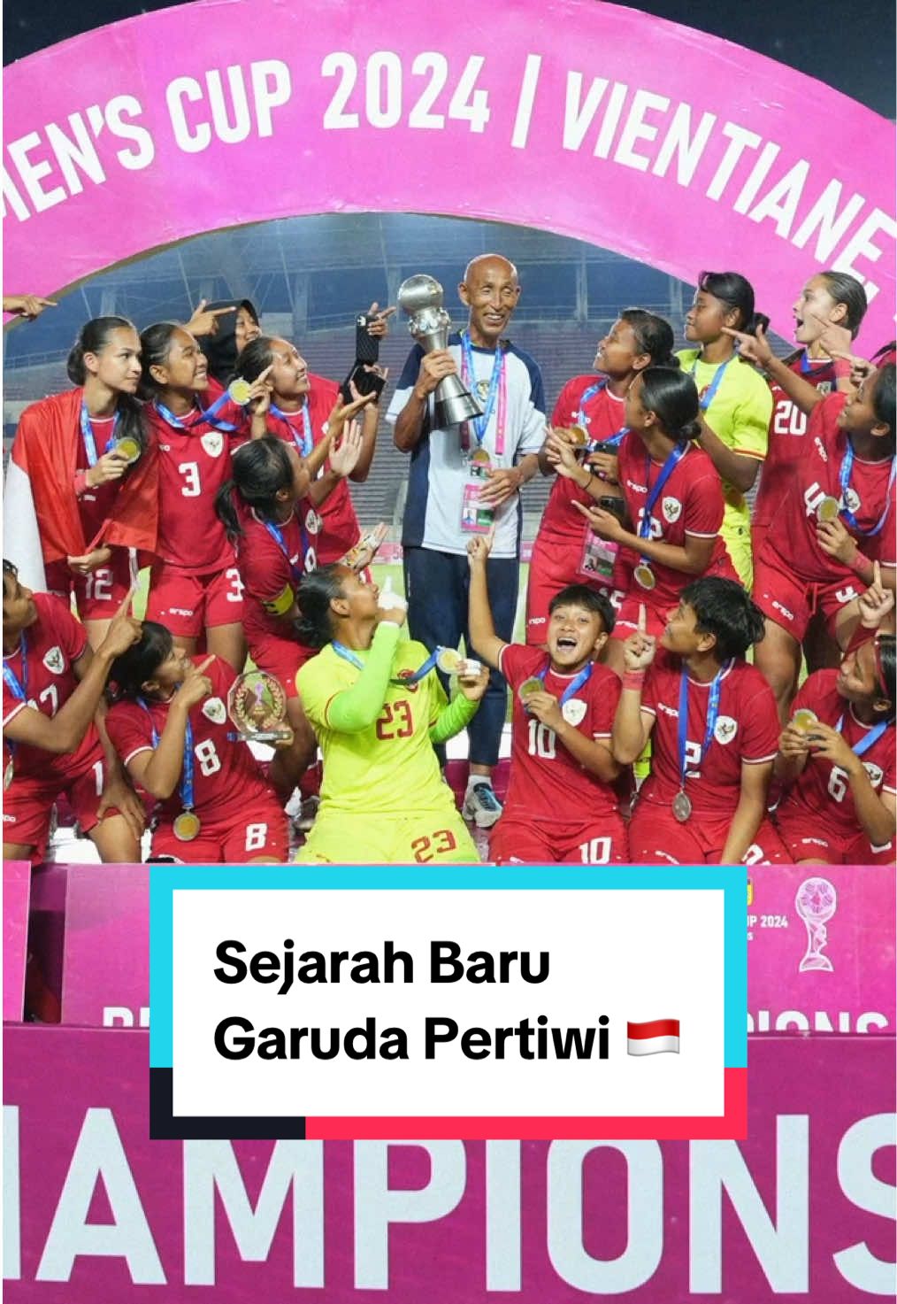 Momen bersejarah untuk Timnas Putri yang berhasil meraih trofi pertama setelah menanti selama 49 tahun atau sejak pertama dibentuk pada 1975. Bangga 🇮🇩