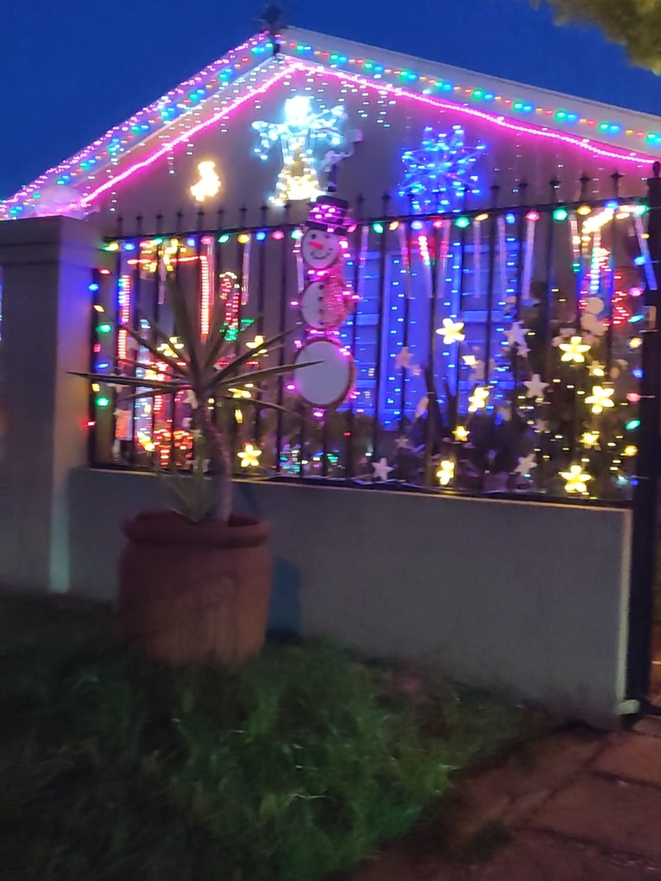 Annual Christmas light run. See them at If you are around Cape Town's Northern Suburbs, then you need to stop by The Grinch House, 35 Gelb Crescent, Morgenster, Brackenfell, Cape Town. #christmaslights #capetown #festiveseason #tamlynamberwanderlust #brackenfell #thegrinch #thegrinchtiktoks #fyp 