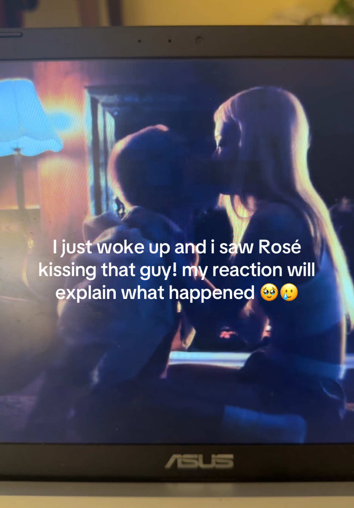 My expression is honesty when watching the kiss scene 🙃 @ROSÉ #rosé #toxictilltheend #fyp #blink #numberone #foryou #blackpink #album #rosie #evanmock #numberonegirl 