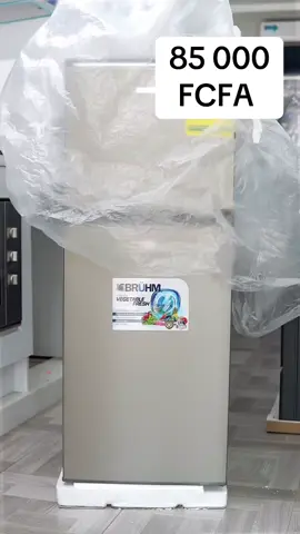 Petit mais puissant, le réfrigérateur BRUHM 118L à congélateur supérieur prouve que les bonnes choses viennent en petits formats. Parfait pour les célibataires, les couples ou toute personne cherchant un réfrigérateur peu encombrant qui ne fait aucun compromis sur les fonctionnalités, ce bijou est prêt à garder vos aliments frais et votre cuisine bien organisée. Avec deux étagères en verre et des balconnets de porte transparents, vous pouvez ranger facilement vos essentiels sans jouer au redouté Tetris du frigo. Le grand bac à légumes garantit que vos fruits et légumes restent frais plus longtemps, tandis que la poignée encastrée et l’éclairage intérieur ajoutent une touche moderne et élégante à votre cuisine. Et voici le véritable atout : une porte réversible, des pieds réglables et une sécurité avec serrure et clé rendent ce réfrigérateur aussi polyvalent que sécurisé. Que vous souhaitiez cacher des snacks ou simplement disposer d’une zone de refroidissement fiable, ce réfrigérateur répond à tous vos besoins. Compact, élégant et ultra-fonctionnel – que demander de plus ?#cotedivoire🇨🇮 #tiktokviral #malitiktok🇲🇱 #senegalaise_tik_tok #viral #burkinatiktok🇧🇫 #benintiktok🇧🇯 #abidjan225🇨🇮 #ftypシ #bamakomali🇲🇱 #france🇫🇷 #dakar #togolais228🇹🇬 #ouagadougou #europe 