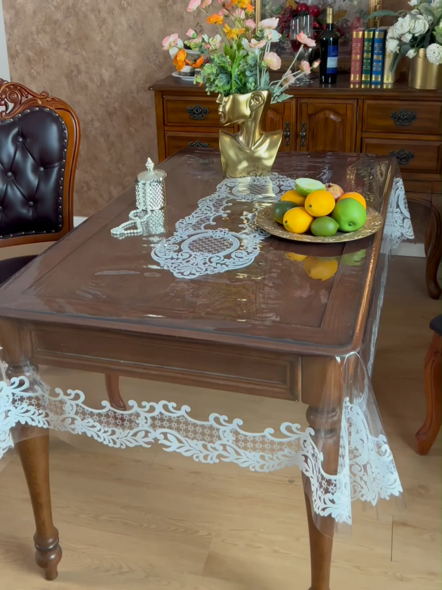 Style meets functionality! This printed transparent PVC tablecloth is your table’s new best friend. #homedecor #pvctablecloth #waterproof #lace