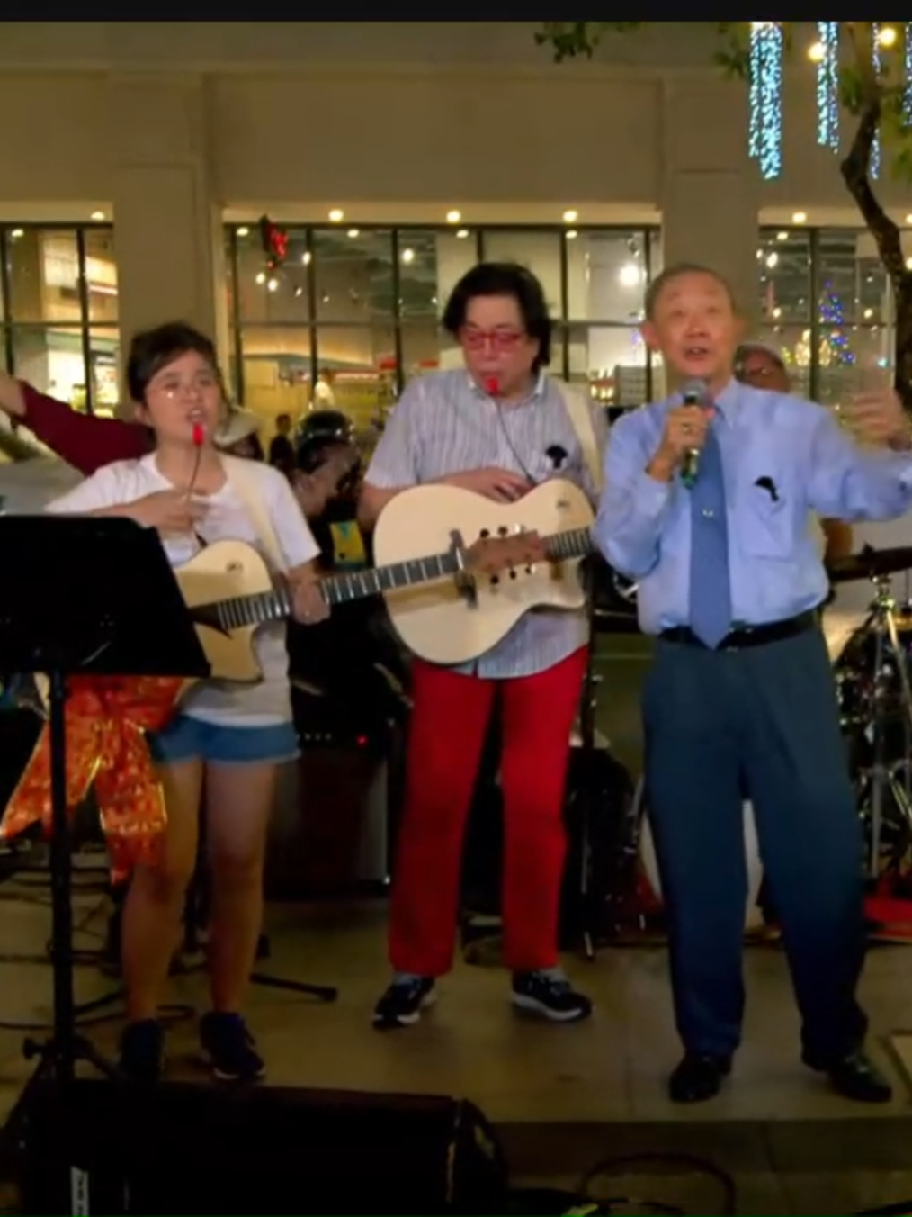 Jose Mari Chan, Xmas busking at BGC #fyp#povs#fypspotted#virals#foryourpagetiktok#tiktok #busking#bgc#josemarichan#xmas#christmas