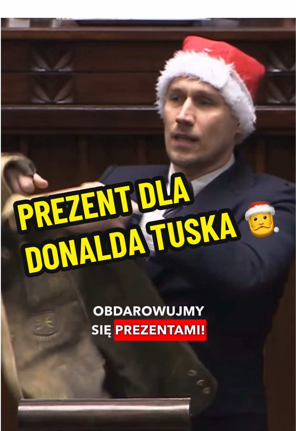 @Konrad Berkowicz z prezentem dla Tuska! XD #konfederacja #mikolajki #berkowicz #nowanadzieja #sejm #tusk #polska 