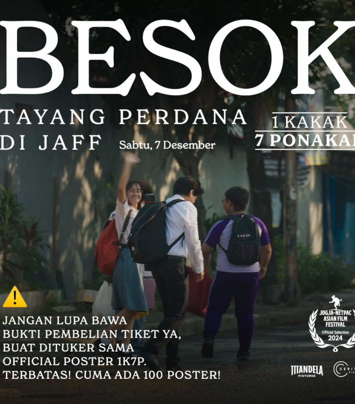 Teman-teman, besok, 7 Desember kita ketemu Kak Moko dan 7 Ponakannya di penayangan perdana film 1K7P di JAFF. 😊 Jangan lupa bawa bukti pembelian tiketmu buat dituker sama Official Poster 1K7P. Hanya tersedia 100 poster, jadi jangan sampai ketinggalan ya. ✨ Sampai jumpa di JAFF, dadaaahhhh. 👋👋👋 #1Kakak7Ponakan #1K7P #SAKATUPO #JAFF19 #JAFF2024 #JAFFJogja #OfficialPoster #ceritafilm #yandylaurens #filmindonesia #fyp #fypシ゚ #tiktoktainment